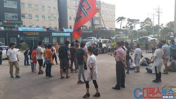 전문시위꾼들이 민간요양원에 난입하여 불법시위를 벌이고 있다.  