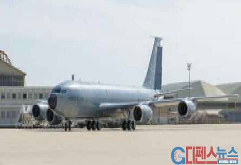 프랑스 공군의 성능이 개량된 KC-135 Stratotanker 공중급유기 <사진출처 = 에어포스테크놀로지사 홈페이지 캡쳐>