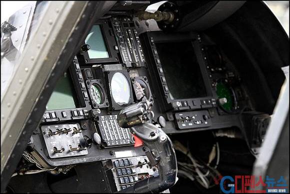 OH-58 정찰헬기 조종석