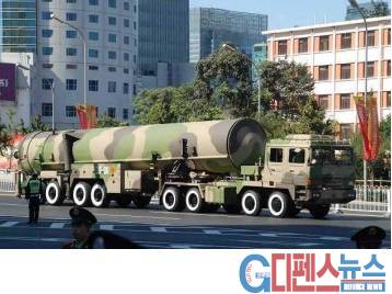 중국 DF-31A 대륙간 탄도미사일 (2009년 베이징 군사 퍼레이드 당시 사진) <사진출처 : armyrecogniton.com캡쳐>