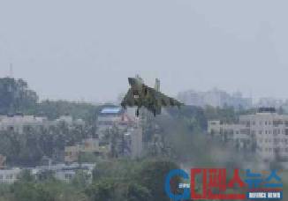 인도공군의 경전투기 Tejas 시험비행 장면 <사진출처 = airforce-technology.com 캡쳐>