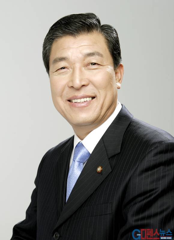 '과거(종전) 군사시설 부지 개발 촉진을 위한 특별법안'을 국회 제출한 황진하 의원