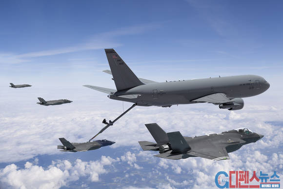 공중급유중인 F-35