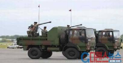 Renault TRM 200 경트럭에 설치된 프랑스 육군의 Mistral 방공미사일체계 (사진출처 = armyrecogniton.com)