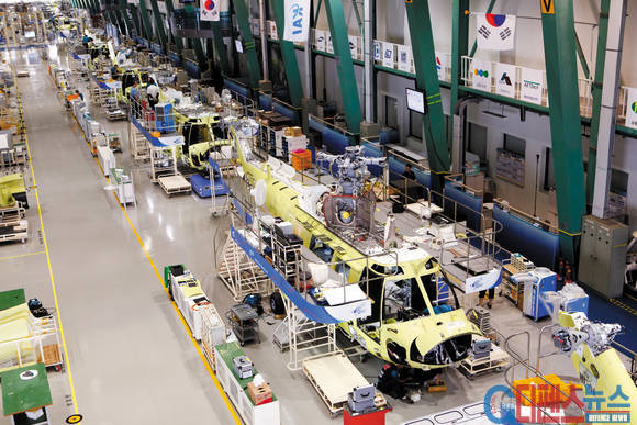 한국항공우주산업(KAI)의 헬기 공장. 수리온 헬기,T-50,F/A-50이 조립되고 있으며, 아파치 헬기, F-15K 동체도 함께 생산되고 있다.