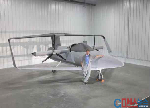 전시 중인 Elytron 2S 항공기(사진출처=aviationweek.com)