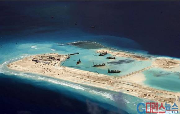 중국이 남중국해 중국명 '난사군도'(스프래틀리제도)에 건설 중인 해상군사기지 (사진 = 구글)