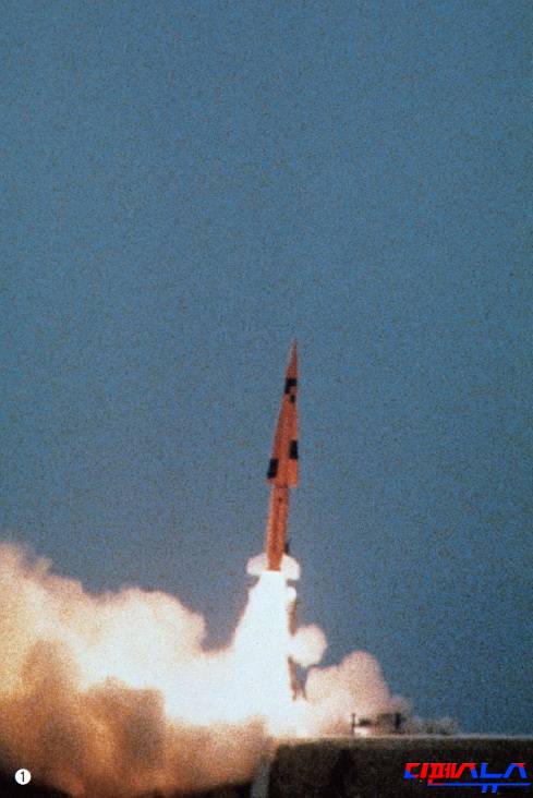 ➊ 국 산 미사일 1호 ‘백곰’ 시험발사 광경 (1978년 9월 26일 안흥시험장) (사진: 국 방과학연구소) 