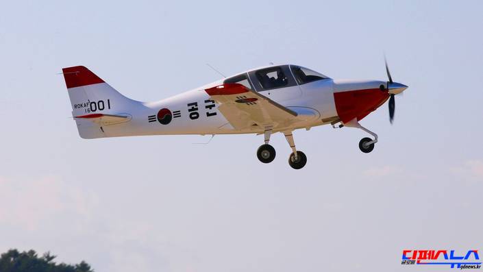 초도비행 중인 KT-100