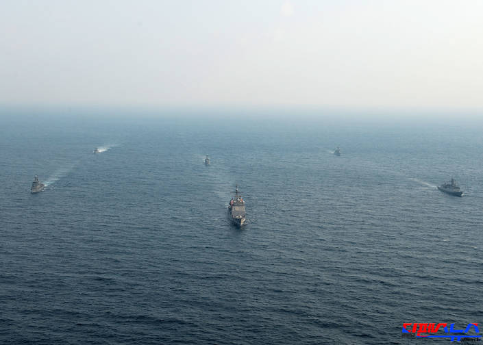 한·미 해군이 20일 남해상에서 독수리 훈련(Foal Eagle)의 일환으로 해상기동훈련을 실시하고 있다. 앞줄 왼쪽부터 韓 충남함(FF), 美 모빌베이함(CG), 韓 전북함(FFG) 