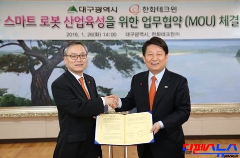 한화테크윈 신현우 대표(좌측)